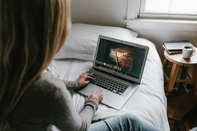 Ilustrasi 4 Drakor Terbaru 2025 yang Sudah Tayang, Foto: Unsplash/Andrew Neel