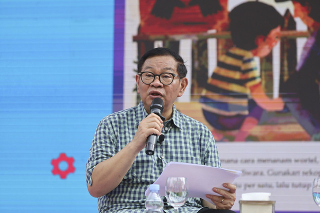 Gubernur DKI Jakarta Pramono Anung menyampaikan sambutan pada acara kumparanMOM Festival Hari Anak 2025 di Ex Taman Anggrek, Gelora Bung Karno, Jakarta, Sabtu (26/7/2025). Foto: Syawal Febrian Darisman/kumparan