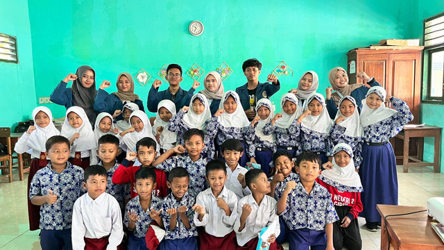 Potret kegiatan literasi di SDN Desa Girik yang dilakukan oleh BBK 6 Girik (19/07/2025). Dokumentasi: Team PDD BBK Girik  2025.