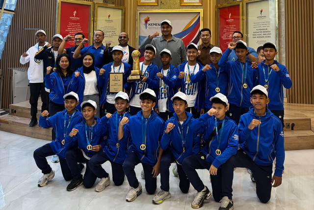 Menpora Dito Ariotedjo Apresiasi Tim  SKF Indonesia Akademi Persib Cimahi dan All Stars hasil Meet The World Indonesia menjadi Juara Gothia Cup 2025. Foto: Dok. SKF
