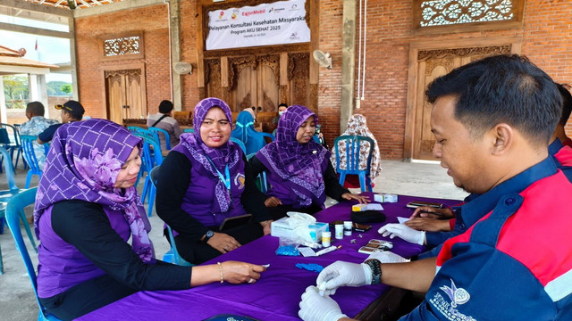 Pelaksanaan program Pelayanan Konsultasi Kesehatan Masyarakat di Balai Desa Mojodelik, Kecamatan Gayam, Kabupaten Bojonegoro. Sabtu (26/07/2025) (Aset: Istimewa)