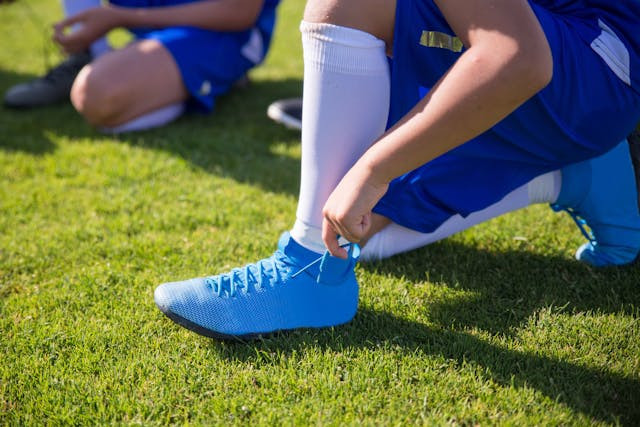 sepatu futsal yang bagus dan awet. foto hanya ilustrasi. Sumber: Pexels 