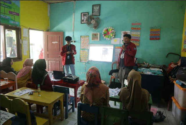 Sosialisasi warga dari mahasiswa KKM 11 Universitas Bina bangsa dok pribadi jumat 25 juli 2025