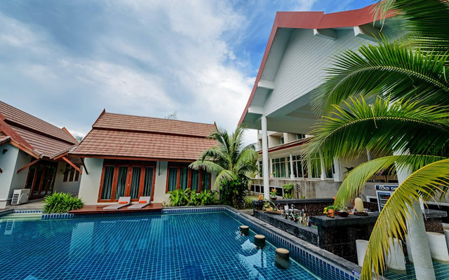 Villa Majalengka Private Pool. Foto hanya ilustrasi, bukan tempat sebenarnya. Sumber: pexels.com/Boonkong Boonpeng