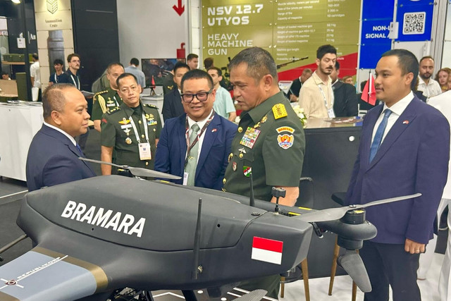 Kepala Staf Angkatan Darat (Kasad) Jenderal TNI Maruli Simanjuntak mengunjungi International Defence Industry Fair ke-17 (17th IDEF) di Turki, Jumat (25/7/2025). Foto: TNI AD