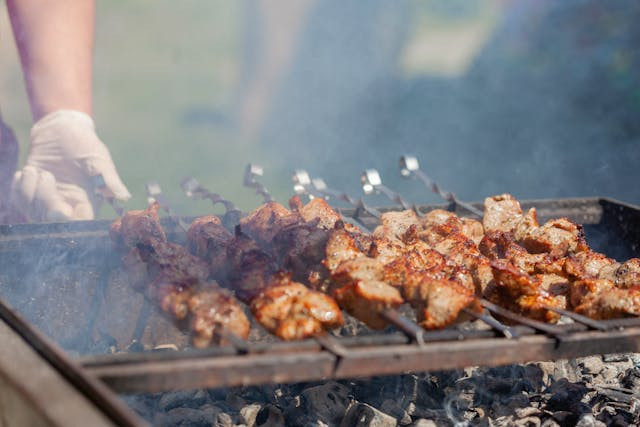Sate Maranggi Plered Purwakarta. Foto hanya ilustrasi bukan sebenarnya. Sumber foto: Pexels/Julia Filirovska