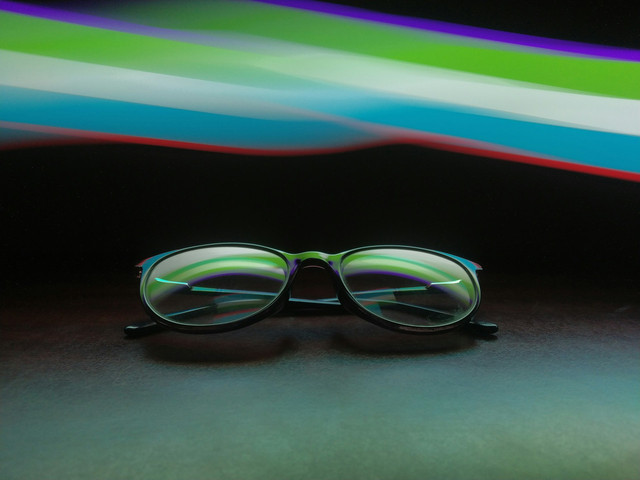 Ilustrasi Kacamata Photochromic. Foto: Unsplash