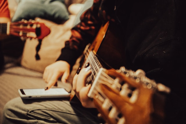 ilustrasi kunci gitar 17 agustus. sumber: unsplash/viktor solomonik