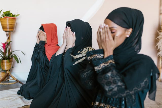 Ilustrasi untuk Dzikir La Haula Wala Quwwata Illa Billah 100x. Sumber: Pexels/RDNE