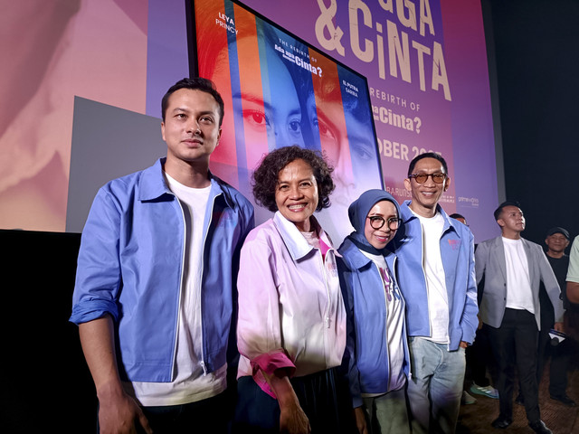 Nicholas Saputra, Mira Lesmana, Melly Goeslaw, dan Anto Hoed dalam perilisan poster dan trailer film Rangga & Cinta, XXI Plaza Senayan, Senin (28/7/2025). Foto: Giovanni/kumparan