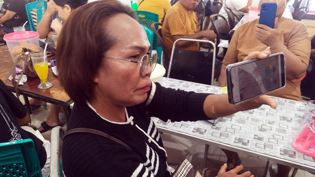 Seorang korban peristiwa KM Barcelona terbakar di Talise, mengungkapkan rasa kecewanya karena mengaku hingga kini belum mendapatkan bantuan.