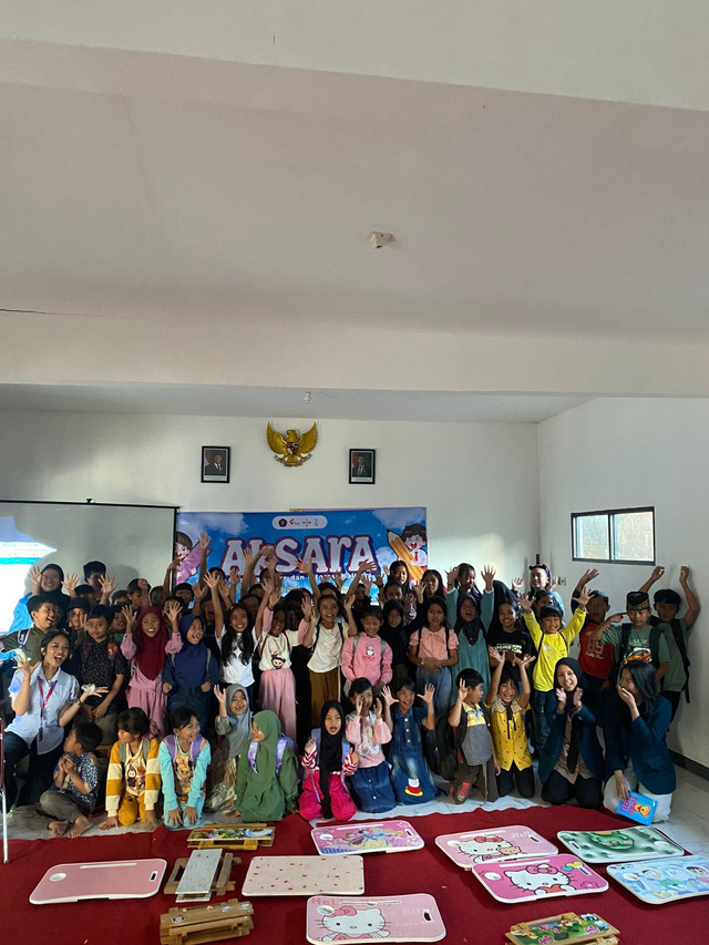 kegiatan bimbel AKSARA yang diadakan di Balai Desa Kaliasri (Sumber: Kelompok 62 Kaliasri) 