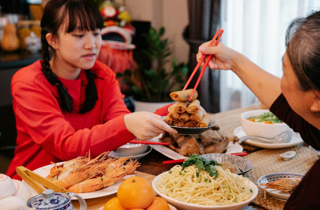 Apa itu gohyong. Foto hanya ilustrasi bukan makanan sesungguhnya. Sumber: Unplash/anglea roma