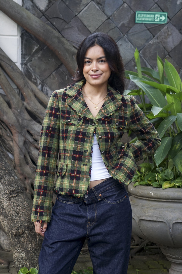 Pemeran film Andai Ibu Tidak Menikah dengan Ayah, Eva Celia saat berkunjung ke kumparan di Jakarta, Selasa (29/7/2025). Foto: Syawal Febrian Darisman/kumparan