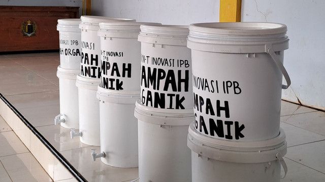Langkah Kecil, Dampak Besar: Strategi KKN IPB Tangani Sampah Windurojo