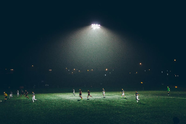 Harga Tiket Launching Persib. Foto hanyalah ilustrasi bukan tempat sebenarnya. Sumber: Unsplash/Abigail Keenan