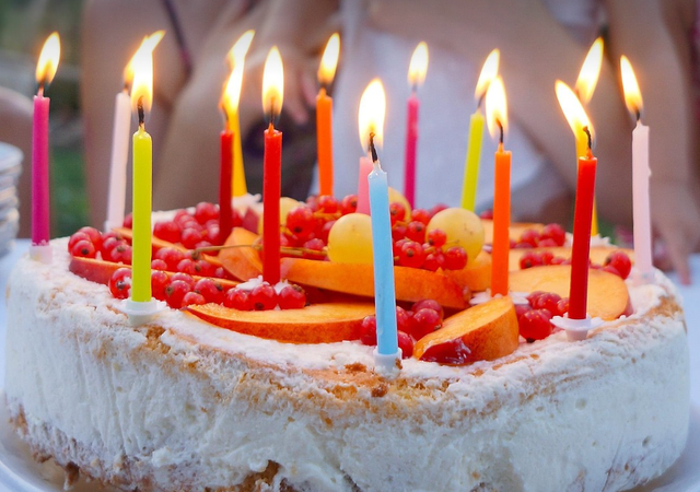 birthday cake enak di jakarta. Foto Hanya Ilustrasi Bukan Tempat Sebenarnya. Sumber Foto: Unsplash/ Ricard