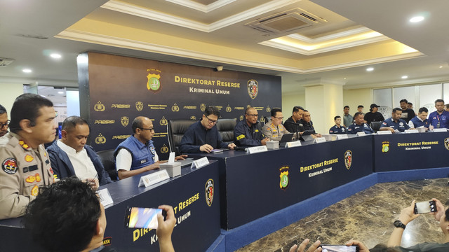 Jumpa pers kasus kematian diplomat Arya Daru di Polda Metro Jaya, Selasa (29/7/2025). Foto: Jonathan Devin/kumparan