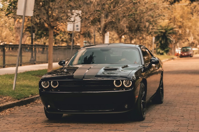 Ilustrasi ciri ring piston mobil lemah. Foto: Unsplash/ Florian Schneider