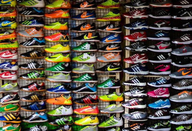 Alamat Store Onitsuka Tiger di Jakarta. Foto Hanya Ilustrasi. Bukan Sebenarnya. Sumber Foto: Unsplash.com/Hobi industri