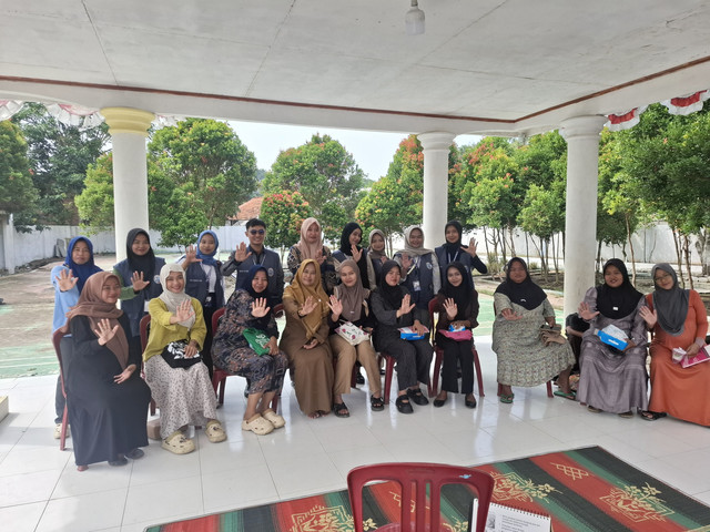 Peserta FGD Maternity dan Mahasiswa KKN Universitas Buana Perjuangan Karawang dari berbagai prodi khususnya psikologi