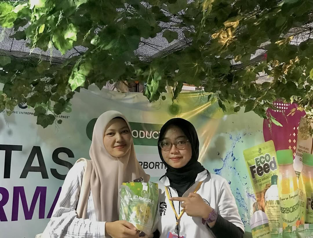 Pemilik Kumora Cookies, Destia Ardha Dewati sukses berkat Rumah BUMN BRI Jakarta Pusat yang berawal dari tugas proyek wirausaha Program Pembinaan Mahasiswa Wirausaha (P2MW) di kampus bersama temannya. Foto: Dok. BRI
