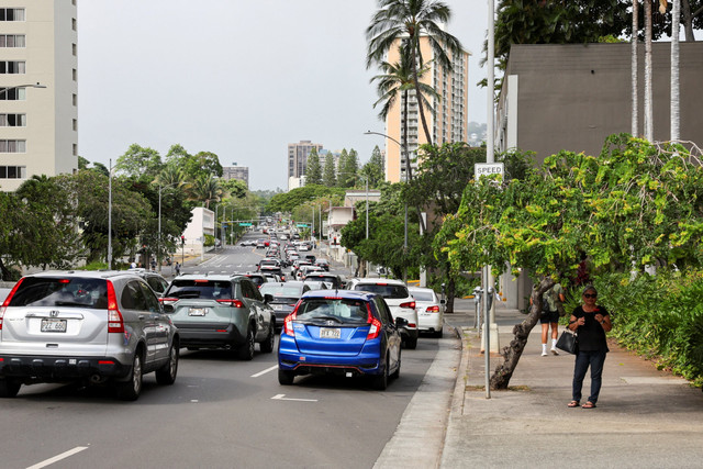 Kondisi lalu lintas usai pihak berwenang memperingatkan tsunami akibat gempa Rusia di Honolulu, Hawaii, Amerika Serikat, Rabu (30/7/2025). Foto: Marco Garcia/REUTERS
