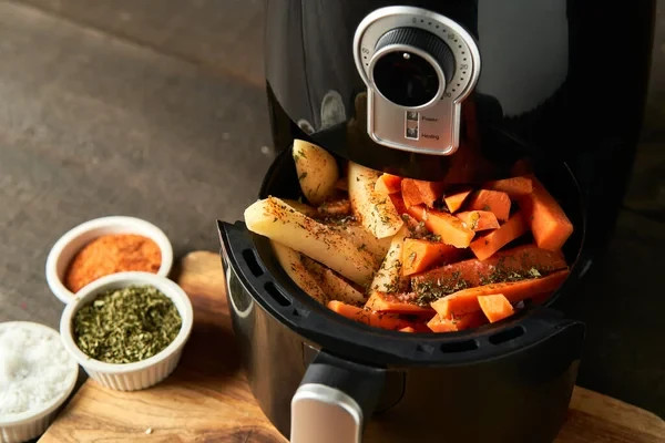 Ilustrasi air fryer low watt. Foto: Depositphotos 