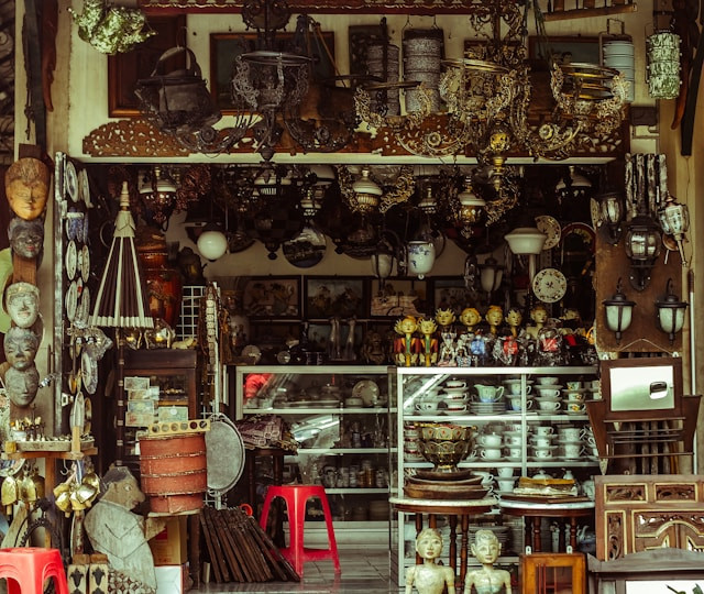 Tempat Jual Beli Barang Bekas di Jakarta. Foto hanya ilustrasi, bukan tempat sebenarnya. Sumber: Unsplash/Kukuh Himawan Samudro
