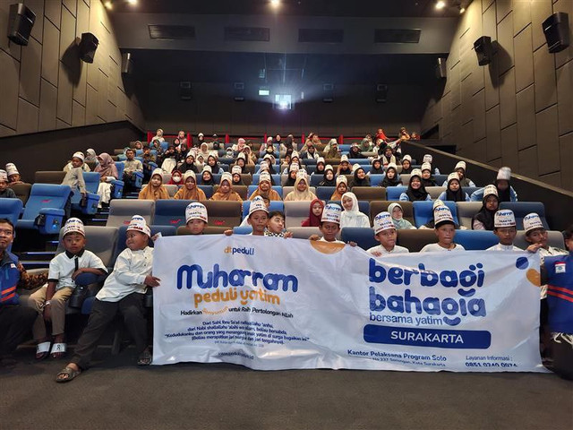 DT Peduli Solo Ajak Anak-anak Yatim di Solo Nonton Bareng Film Hayya 3 (Sumber : DT Peduli)