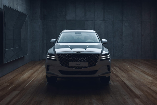 Ilustrasi harga mobil genesis g80. Sumber: clark gu/unsplash