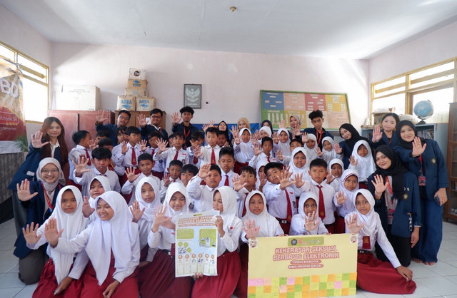 Gambar 1. Dokumentasi Kegiatan Edukasi KSBE Bersama Seluruh Anak Kelas 4 Hingga 6