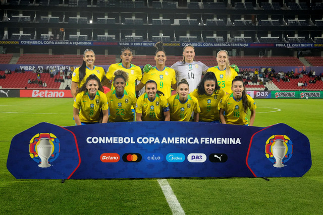 Pemain Timnas Wanita Brasil saat melewan Timnas Wanita Uruguay pada pertandingan semi final Copa America Wanita 2025 di Estadio Rodrigo Paz Delgado, Quito, Ekuador, Selasa (29/7/2025). Foto: Cristina Vega/ REUTERS