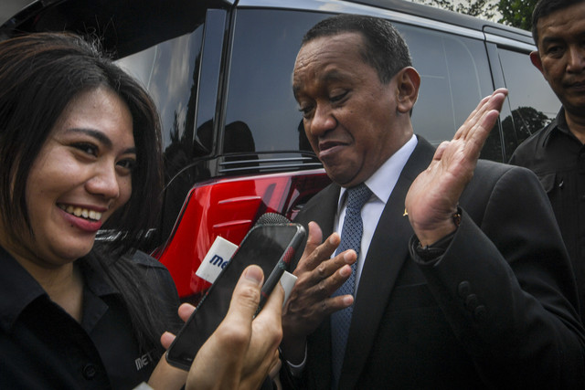Menteri ESDM Bahlil Lahadalia bersiap mengikuti rapat terbatas yang dipimpin Presiden Prabowo Subianto di Istana Kepresidenan, Jakarta, Selasa (22/7/2025). Foto: Galih Pradipta/ANTARA FOTO