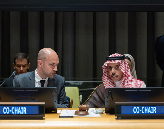 Prancis dan Arab Saudi menggelar KTT Implementasi Solusi Dua Negara di markas besar PBB New York, 29/7/2025. Foto: X/@KSAMOFA