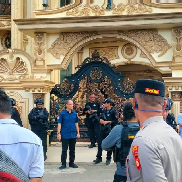 Rumah mewah di Tulung Selapan OKI digeledah dan disegel BNN. Foto : Dok. Istimewa