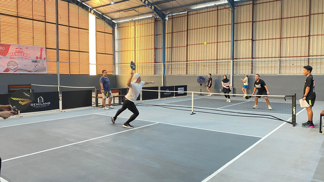 12 pasang ganda mix putra-putri berpartisipasi dalam gelaran 'Telajak Pickle Ball Intimate Fun Match 2025' di Vigor Sport Center Pontianak pada Rabu, 30 Juli 2025. Foto: Alycia Tracy Nabila/Hi!Pontianak