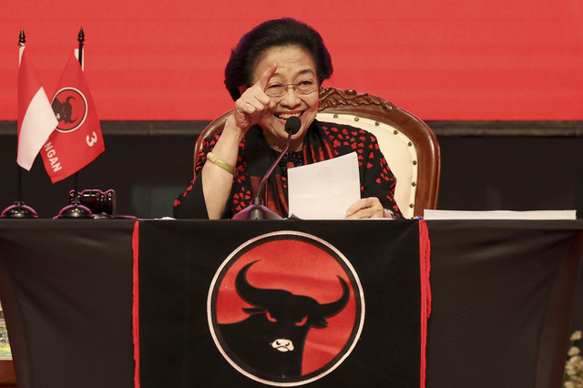 Ketua Umum DPP PDI Perjuangan (PDIP) Megawati Soekarnoputri menyampaikan pengarahan pada Bimbingan Teknis (Bimtek) bagi anggota DPR, DPRD Provinsi dan Kabupaten/Kota Fraksi PDI Perjuangan (PDIP) periode 2024-2029 di Denpasar, Bali, Rabu (30/7/2025). Foto: Monang Sinaga/Antara Foto