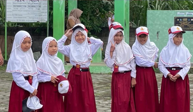 hari pertama sekolah dengan rasa semangat yang tinggi, pict by kholida