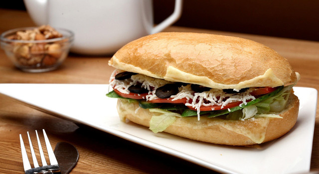 Ilustrasi Sandwich (Sumber: Pixabay/Andrey Cojocaru)
