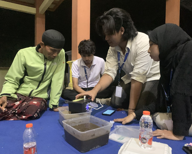 Dokumentasi pribadi, demonstrasi SENTA bersama warga.