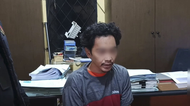 Pria di Tambora yang menculik dan menyetubuhi remaja 17 tahun saat ditangkap polisi. Foto: Dok. Istimewa