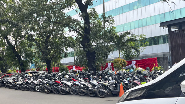 Situasi salah satu titik parkir yang ada dalam aplikasi Jakparkir, di ruas Jalan Sunan Ngampel, Kebayoran Baru, Jakarta Selatan, Kamis (31/7/2025). Foto: Nasywa Athifah/kumparan