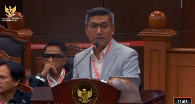 Ahli Hak Cipta, Marulam J. Hutauruk di sidang uji materiil UU Hak Cipta di Gedung Mahkamah Konstitusi. Foto: YouTube Mahkamah Konstitusi RI