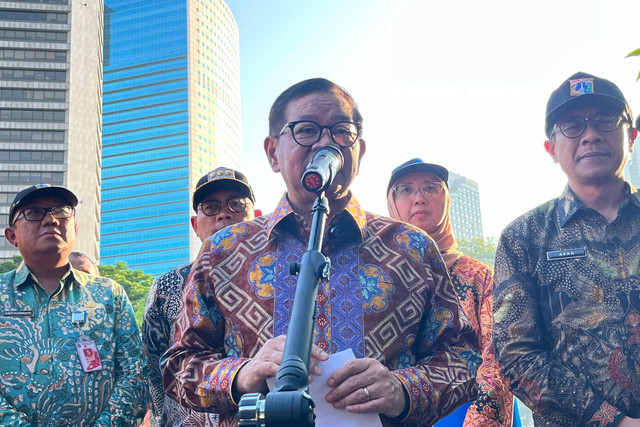 Gubernur DKI Jakarta Pramono Anung usai menyusuri Sungai Ciliwung dari Pintu Air Manggarai hingga JXB BNI City, Tanah Abang, Jakarta Pusat, Kamis (31/7/2025). Foto: Nasywa Athifah/kumparan