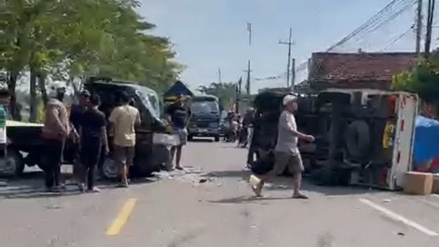 Kecelakaan lalu lintas beruntun di Jalan Raya Bojonegoro-Babat, turut Desa Kedungbondo, Kecamatan Balen, Kabupaten Bojonegoro, Jawa Timur. Kamis (31/07/2025) (Aset: Istimewa)
