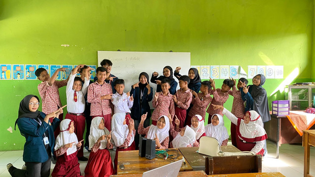 Kegiatan Edukasi Pencegahan Bullying di SDN Merakan 02 pada 16 Juli 2025. Sumber : Dokumentasi pribadi kelompok 56 MMD UB di Desa Merakan.