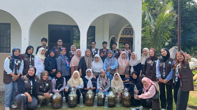 Melakukan foto bersama dengan anggota PKK Desa Sukolilo (Sumber Photo: Photo Pribadi, 2025)