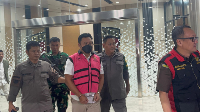 Eks Direktur Teknik dan Lingkungan Kementerian ESDM Sunindyo Suryo Herdadi, dijerat sebagai tersangka korupsi baru bara yang dilakukan PT Ratu Samban Mining (RSM) oleh Kejagung.  Foto: Fadhil Pramudya/kumparan
