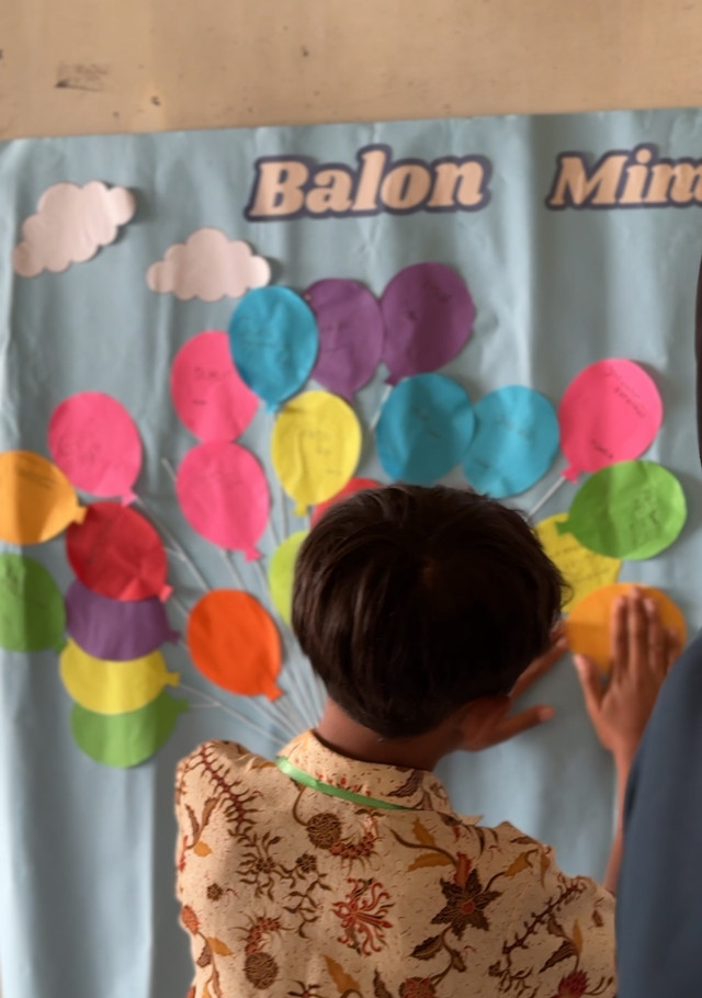 Pelaksanaan program kerja Balon Mimpiku.